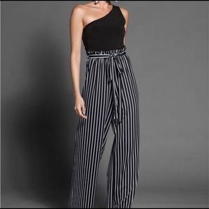 Paper Bag Jumpsuit- NEW 🖤 never worn. Venus